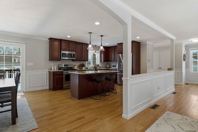 41 Glenvale Ave, Billerica, MA 01821