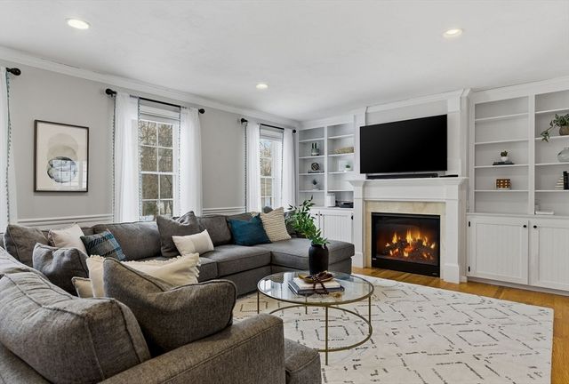 41 Glenvale Ave, Billerica, MA 01821