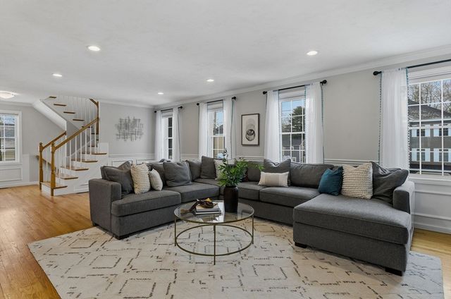 41 Glenvale Ave, Billerica, MA 01821