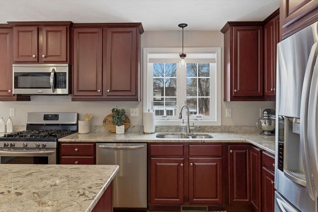 41 Glenvale Ave, Billerica, MA 01821