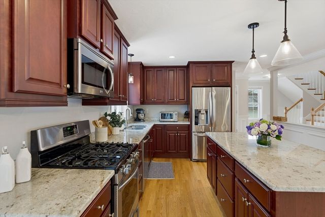 41 Glenvale Ave, Billerica, MA 01821