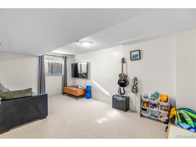 8423 Chase St, Arvada, CO 80003