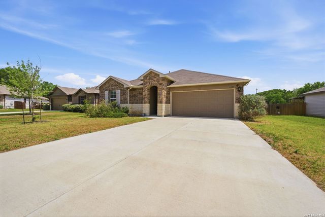 1325 Falls Grove, Seguin, TX 78155