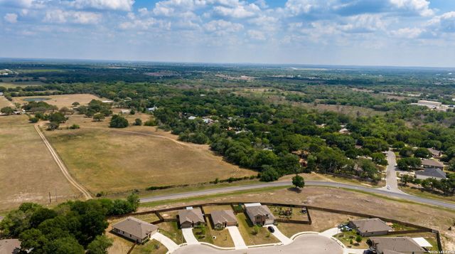 1325 Falls Grove, Seguin, TX 78155