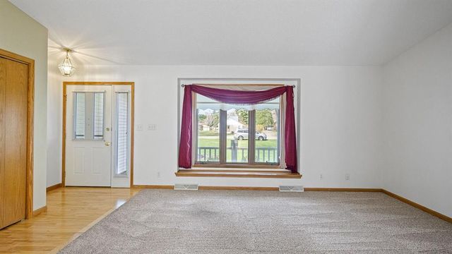5211 E Hamilton Avenue, Eau Claire, WI 54701