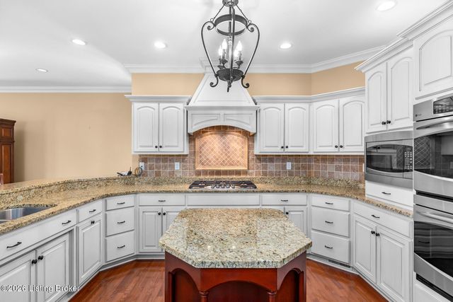 6608 Nightingale Bluff Ln, Louisville, KY 40241