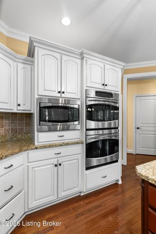 6608 Nightingale Bluff Ln, Louisville, KY 40241