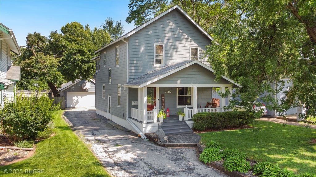 705 38th Street, Des Moines, IA 50312