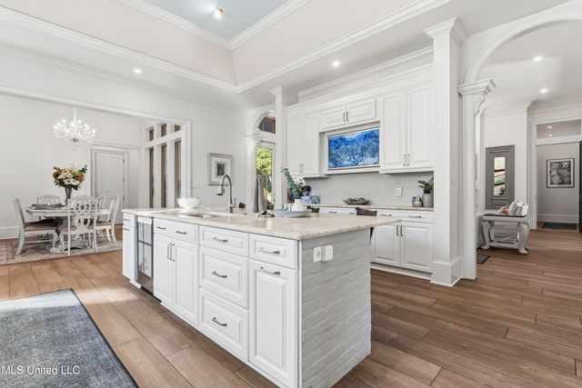 7561 Oakenshield Lane, Pass Christian, MS 39571