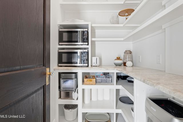 7561 Oakenshield Lane, Pass Christian, MS 39571