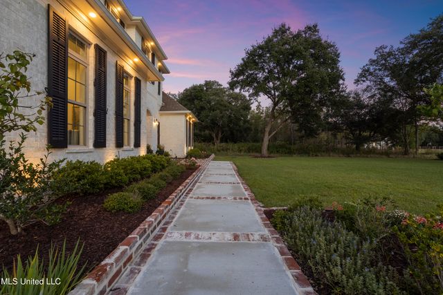 7561 Oakenshield Lane, Pass Christian, MS 39571