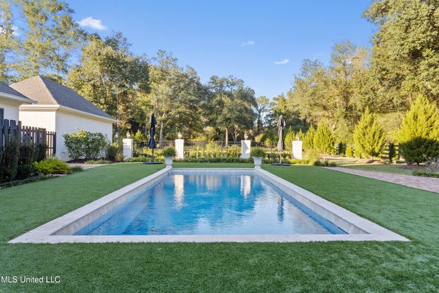 7561 Oakenshield Lane, Pass Christian, MS 39571