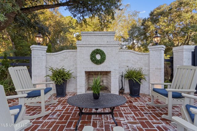 7561 Oakenshield Lane, Pass Christian, MS 39571