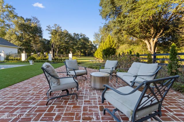 7561 Oakenshield Lane, Pass Christian, MS 39571