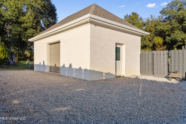 7561 Oakenshield Lane, Pass Christian, MS 39571