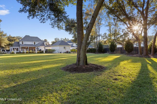 7561 Oakenshield Lane, Pass Christian, MS 39571