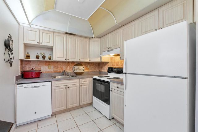 157 Flanders D, Delray Beach, FL 33484