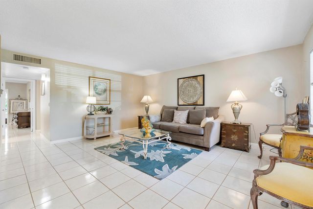 157 Flanders D, Delray Beach, FL 33484
