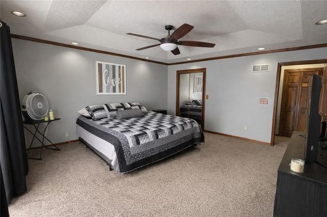 2017 Joy Street, Excelsior Springs, MO 64024