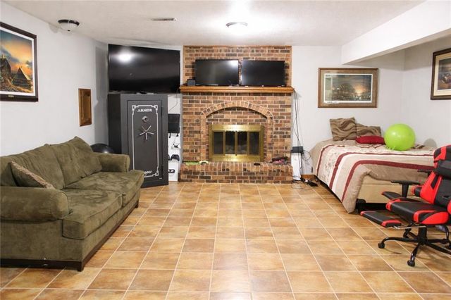 2017 Joy Street, Excelsior Springs, MO 64024