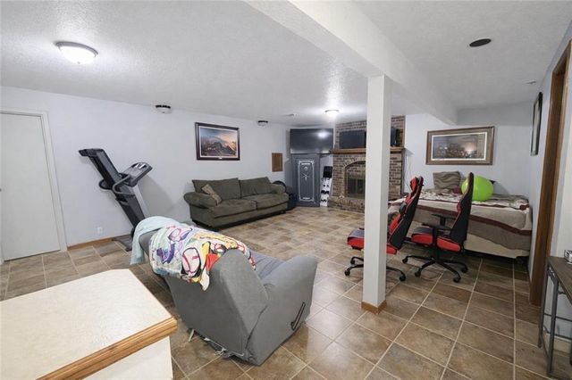 2017 Joy Street, Excelsior Springs, MO 64024