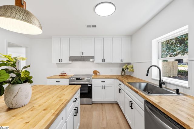 7527 Mapleleaf Drive, Spartanburg, SC 29303