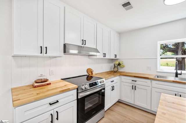 7527 Mapleleaf Drive, Spartanburg, SC 29303