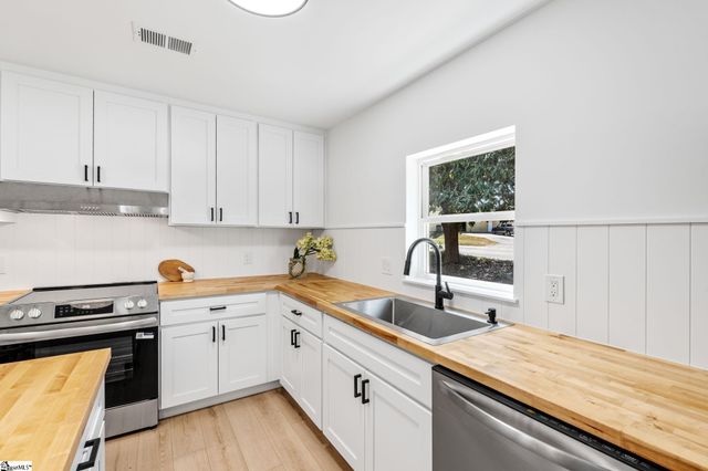 7527 Mapleleaf Drive, Spartanburg, SC 29303