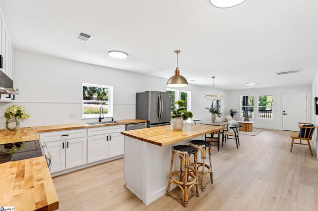 7527 Mapleleaf Drive, Spartanburg, SC 29303