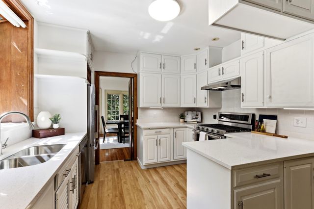 1615 E River Parkway, Minneapolis, MN 55414