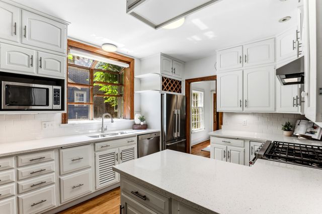 1615 E River Parkway, Minneapolis, MN 55414