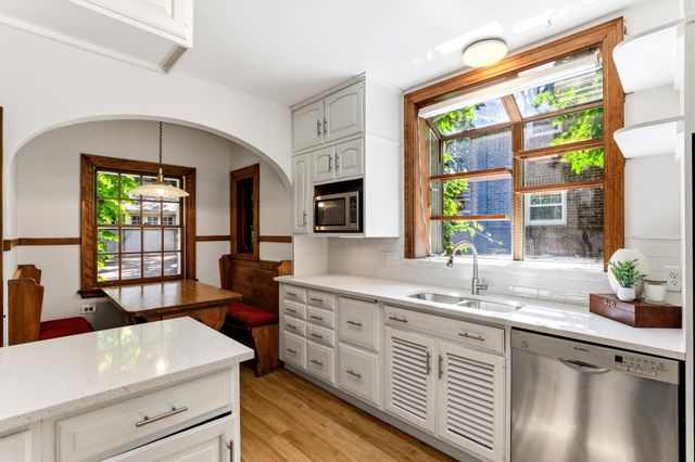 1615 E River Parkway, Minneapolis, MN 55414