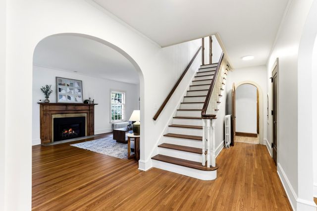 1615 E River Parkway, Minneapolis, MN 55414