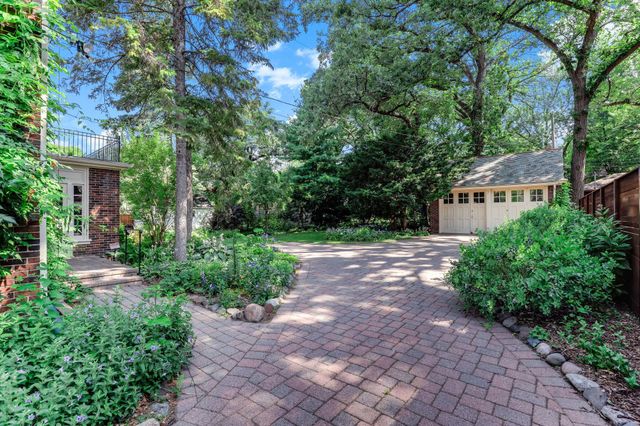 1615 E River Parkway, Minneapolis, MN 55414