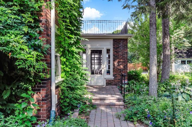 1615 E River Parkway, Minneapolis, MN 55414