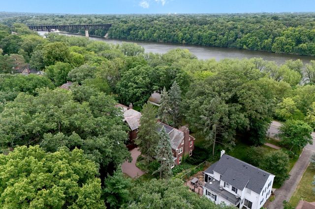 1615 E River Parkway, Minneapolis, MN 55414