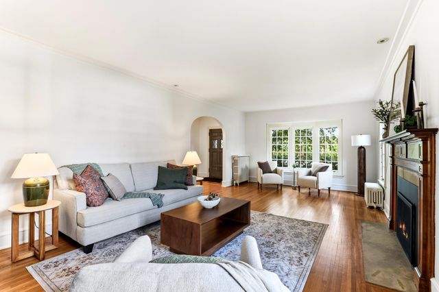 1615 E River Parkway, Minneapolis, MN 55414