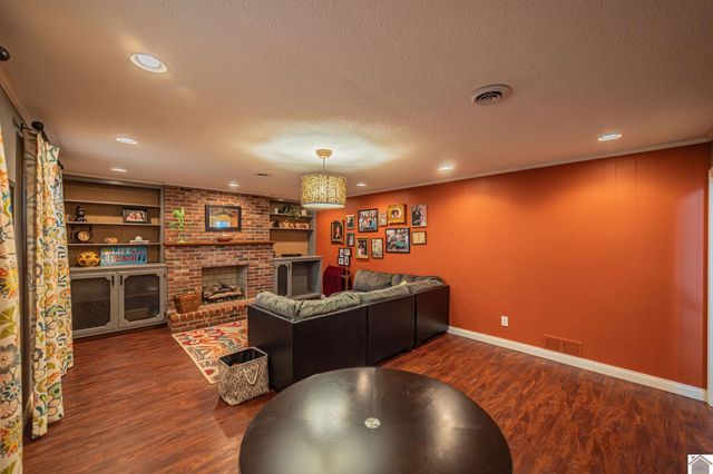 1223 Sunnyside Dr., Mayfield, KY 42066