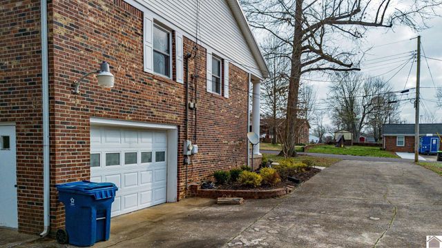 1223 Sunnyside Dr., Mayfield, KY 42066