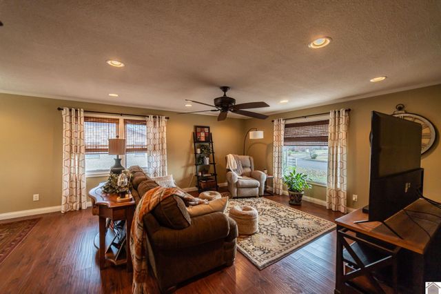 1223 Sunnyside Dr., Mayfield, KY 42066