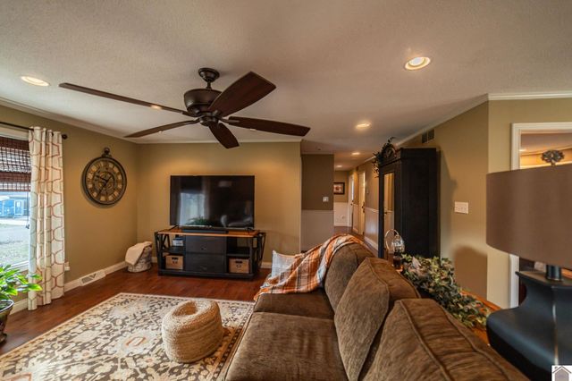 1223 Sunnyside Dr., Mayfield, KY 42066