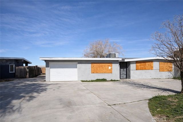 12028 Chamberlaine, Adelanto, CA 92301