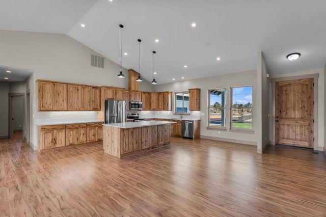 502 SW Bent Loop, Powell Butte, OR 97753