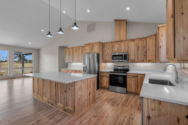 502 SW Bent Loop, Powell Butte, OR 97753