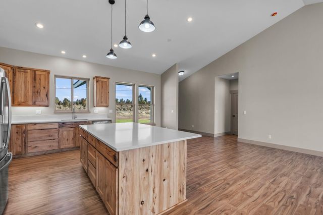 502 SW Bent Loop, Powell Butte, OR 97753