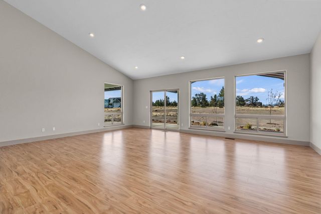 502 SW Bent Loop, Powell Butte, OR 97753