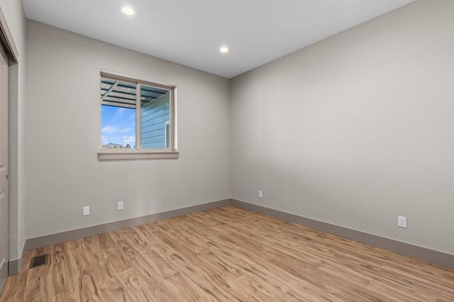 502 SW Bent Loop, Powell Butte, OR 97753