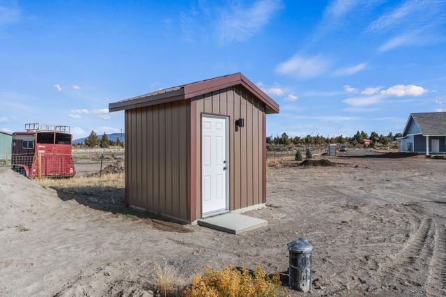 502 SW Bent Loop, Powell Butte, OR 97753