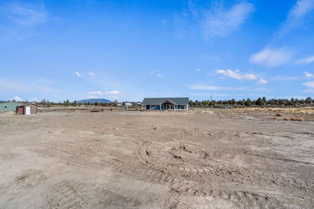 502 SW Bent Loop, Powell Butte, OR 97753