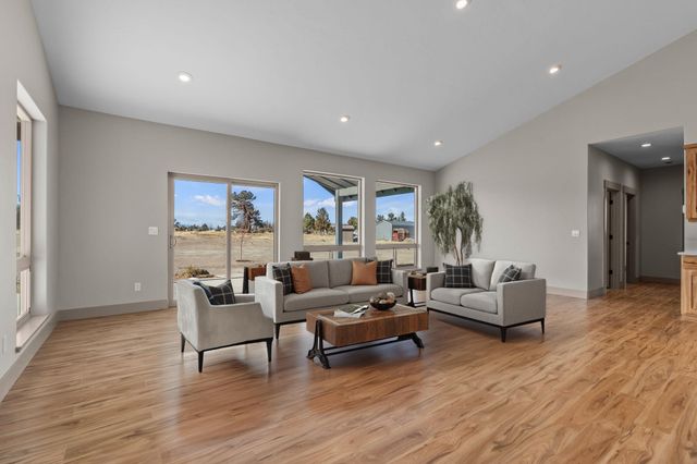 502 SW Bent Loop, Powell Butte, OR 97753